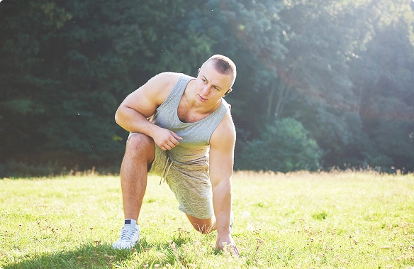 awesome-muscular-guy-swimming-shorts-holding-smartphone (1) treatment