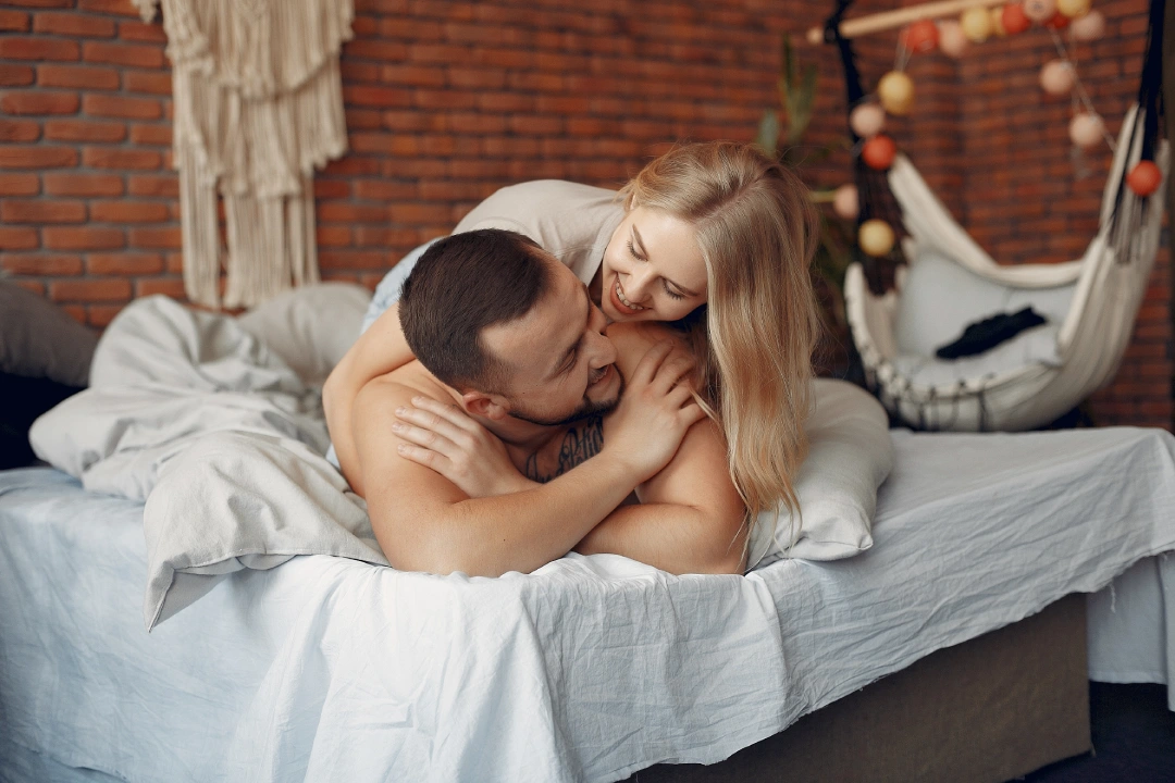 couple-sitting-bed-room